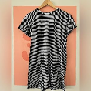 Everlane striped t-shirt dress Size M